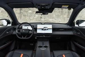 Changan UNI-Z 2025 Nouveau SUV Automatique |   Moteur turbo Toit ouvrant panoramique |   Intérieur de haute technologie |   Stock d'entrepôt de Horgos |   Fast Land - Product Image 6