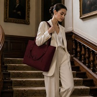 Sac fourre-tout en tricot pour femmes, idéal pour les revendeurs d'accessoires, avec texture tricotée et poignées longues et courtes pour le shopping