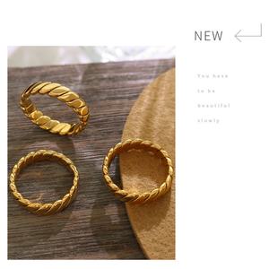 NUEVO Anillo de Boda Ajustable de Acero Inoxidable Chapado en Oro de 18k de Alta Calidad, Estilo Clásico y Moderno para Mujer - Product Image 6