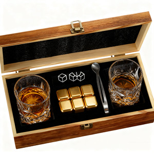 Ensemble cadeau de verres à whisky personnalisés Shunstone avec glaçons rafraîchissants en or, cadeau de whisky de luxe pour hommes - Product Image 5