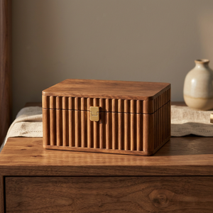 Aqdus Saleem Classic - Bandejas de Almacenamiento Rectangulares Acanaladas de Una Sola Capa, de Madera de Nogal, Latón y Madera de Mango, con Ganchos Flexibles, para Joyería y Decoración - Product Image 2