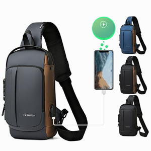 Großhandel Wasserdichte Diebstahlsichere Brusttasche USB Einzel-Schultertasche Umhängetasche für Herren Mit USB-Ladegerät - Product Image 1