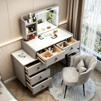 Bureau de toilette moderne du milieu du siècle en verre avec miroir éclairé et rangement, design en panneaux MDF pour chambre et appartement
