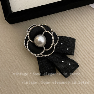 Broche Vintage Elégante Perle Gland Strass Fleur Bowknot Designer Mode Broches Pins pour Femmes Robe - Product Image 5