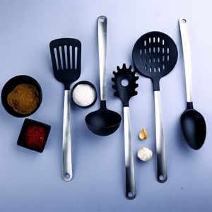 Ensemble d'ustensiles de cuisine en nylon Anax de 7 pièces avec manches en acier inoxydable |   Spatule, louche et cuillère à pâtes résistantes à la chaleur et compatibles lave-vaisselle - Product Image 1