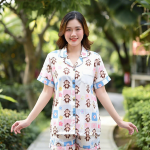 Conjunto de pijama con estampado de mono para mujer, top de manga corta con ajuste cómodo, para sesiones fotográficas en exteriores o estudio. - Product Image 1