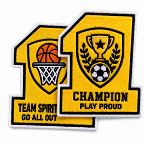 Maßgefertigter Flock-Patch Fußball-Patch Wärmeübertragungsdruck Aufbügelbarer Bekleidungs-Club-Sportlogo mit Tatami-Hintergrund Starker Klebstoff - Product Image 1
