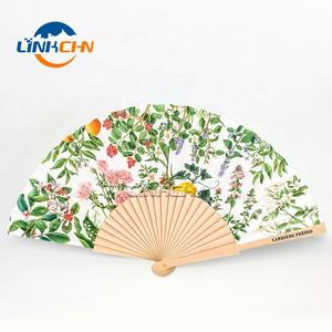 Poignées en bois de couleur naturelle personnalisées ventilateur en tissu en bois comme souvenir - Product Image 3