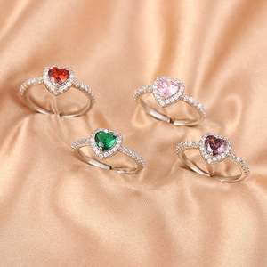 Anillo de Compromiso para Mujer, de Moda y Tendencia, con Zirconia Creada en Laboratorio, Banda de Eternidad Clásica Ajustable, Bañado en Oro de 14K, Chispeante Princesa - Product Image 2
