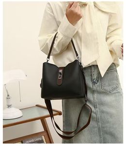 新款女士手袋中国制造畅销定制商务女式斜挎包 - Product Image 3