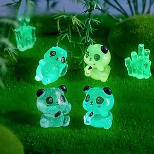 Artigianato in Resina, Micro Paesaggio Luminoso, Panda Rosso, Statuetta Animale Carina, Accessori da Giardinaggio, Piccolo Ornamento in Resina - Product Image 2