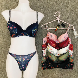 Nuovo Set Lingerie Sexy da Donna con Reggiseno Imbottito Push-Up Sottile con Stampa Floreale e Strass, in Nylon e Cotone - Product Image 3