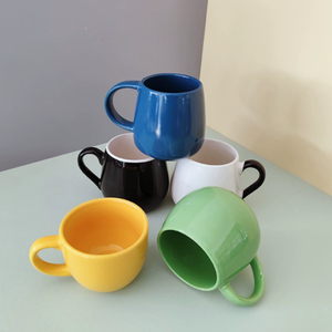 Mug en céramique moderne scandinave minimaliste grande capacité résistant aux hautes températures, personnalisable, en porcelaine, pour entreprise ODM - Product Image 2