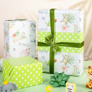 Papier d'emballage pour animaux de la jungle, rouleau de papier artistique double face, emballage cadeau écologique avec motif à pois verts - Product Image 1