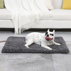 Sofá de terciopelo rosa para mascotas, <span class=keywords><strong>cama</strong></span> impermeable para perros, resistente a mordeduras, arena para gatos de Otoño/Invierno, alfombrilla extraíble para perros grandes, se puede personalizar - Product Image 1