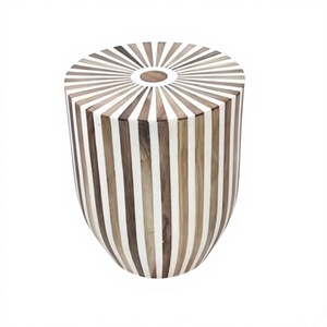 Table d'appoint contemporaine en bois rayé et incrustations blanches, table de bout de canapé, table d'angle pour salon - Product Image 1