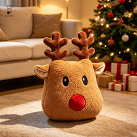 Coussin décoratif de Noël en peluche 3D en polyester en forme de tête de renne avec yeux brodés et nez rouge