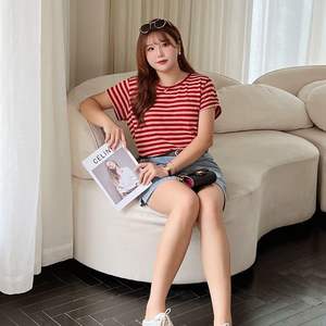 Camiseta Retro a Rayas de Algodón y Bambú Runqi N8731 para Mujer, Transpirable, de Manga Corta, en Rojo, Amarillo y Azul Denim - Product Image 1