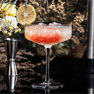 Grosir batang panjang <span class=keywords><strong>Martini</strong></span> Cocktail kaca gaya sederhana garis vertikal desain Ribbed gratis lebar kristal tinggi anggur kaca - Product Image 6