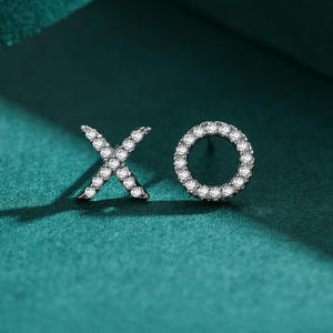 Boucles d'oreilles personnalisables en cuivre, version lettre, en argent sterling S925 avec pierres XO en zircon taille ronde, pour un usage quotidien par les femmes - Product Image 3