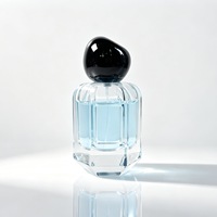 Flacon de parfum carré en verre avec bouchon noir côtelé, conteneur cosmétique transparent avec pompe pulvérisatrice, emballage de parfum rechargeable