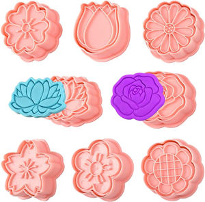 Paquet de <span class=keywords><strong>8</strong></span> <span class=keywords><strong>emporte</strong></span>-pièces 3D à fleurs de printemps avec tampon à piston Tampons à biscuits pour la cuisine domestique Biscuit Baking - Product Image 2