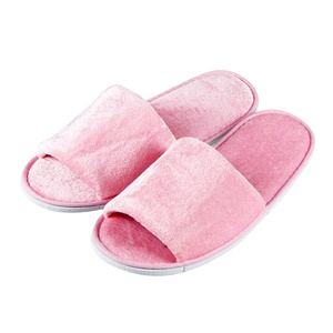 Zapatillas de punta abierta para mujer, zapatos de interior suaves, baratos, venta al por mayor - Product Image 1