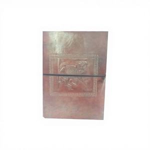 Diario de cuero en relieve de tamaño B5 Premium, tapa dura de papel hecha a mano con encuadernación térmica, diario de escritura personalizado para regalo - Product Image 1