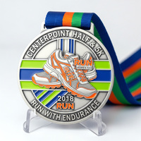 Médaille personnalisée en alliage de zinc, finition argent antique moderne, motif chaussures de course 3D, émail souple, avec cordon, pour course de 5K et demi-marathon en Europe