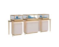 Vitrine de luxe pour bijouterie, design intérieur écologique, éclairage LED, finition vernie, étagère flottante