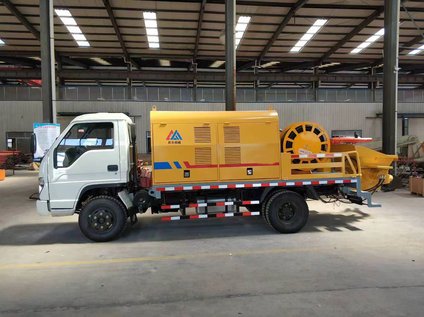 Machine à jet humide à double buse montée sur camion à vendre