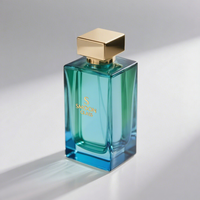 Flacon de parfum rectangulaire en verre rechargeable luxueux de 30 ml, 50 ml, 100 ml, transparent avec bouchon carré doré et vaporisateur à pompe