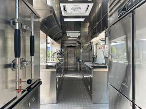 Camion de restauration Howo Cuisine mobile pour 200 <span class=keywords><strong>personnes</strong></span> Restauration Yuchai Diesel 270hp Cuiseur à riz en acier inoxydable Purificateur d'eau <span class=keywords><strong>Réfrigérateur</strong></span> - Product Image 5