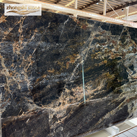 Dalles de pierre OEM modernes personnalisées à surface polie, étanches, motif ciel bleu et nuages blancs, comptoirs de luxe en quartzite pour salle de bain et cuisine