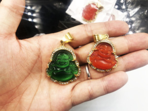 พระพุทธรูปสีม่วงสไตล์ใหม่ BMZ 2025 พร้อมจี้หยก 17 สี หยกเขียว - Product Image 4