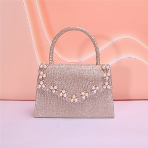 <span class=keywords><strong>Sac</strong></span> <span class=keywords><strong>à</strong></span> <span class=keywords><strong>main</strong></span> de <span class=keywords><strong>soirée</strong></span> éblouissant avec accents floraux autour du rabat, en polyester, taille M - Vente chaude pour les soirées - Product Image 3