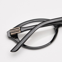 Nouvelles montures de lunettes tendance 2026 pour femmes, style œil-de-chat, en TR90 de qualité supérieure, disponibles en stock, personnalisables avec logo, coloris écaille, rouge et noir.