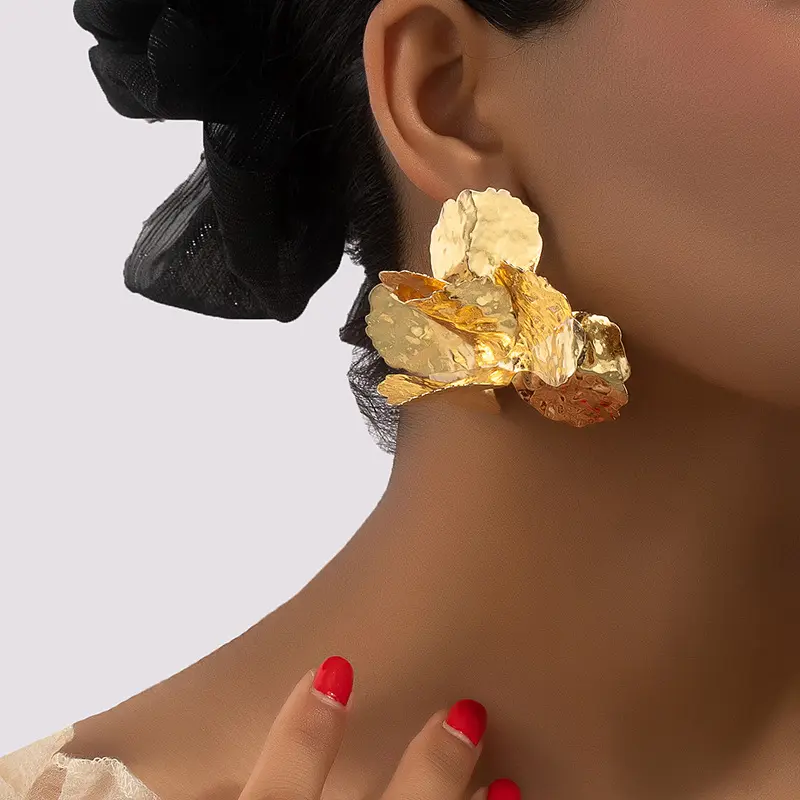 Pendientes grandes de flores de Metal Vintage para mujer, joyería de moda con declaración geométrica de Color dorado, pendiente de aro de pétalo