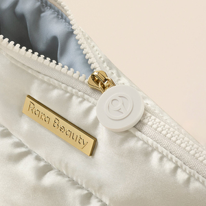 Pochette de <span class=keywords><strong>maquillage</strong></span> élégante en nylon léger avec logo métallique, petite pochette matelassée et gonflée pour femme - Product Image 6