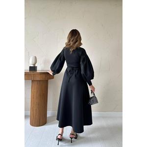 Robe de cocktail noire en scuba coupe trapèze avec ceinture à nouer et manches bouffantes en tissu crêpe anti-plis - Product Image 1