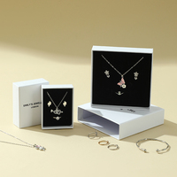 Boîte à bijoux à tiroir coulissant A1 en carton blanc avec insert en velours noir, impression de marque, logo personnalisé, emballage cadeau