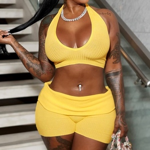 Conjunto de 2 piezas casual de moda para mujer: top tipo chaleco con cuello halter y cordón, y shorts de cintura alta con pliegues. - Product Image 3