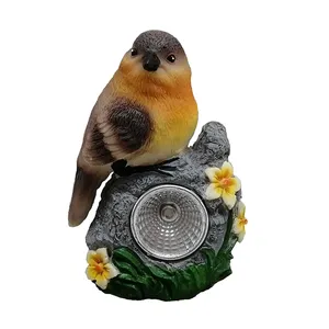 花园动物装饰太阳能光树脂鸟雕像动物在石头上