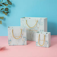 Sac de shopping personnalisé gratuit, sac cadeau en carton blanc recyclé pour vêtements et chaussures, avec poignée torsadée en ruban