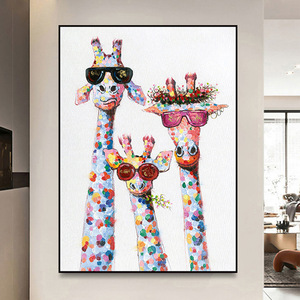 Pintura al óleo pintada a mano, estilo caricatura de familia de jirafas con marco para decoración de pared de sala de estar junto al sofá. - Product Image 2