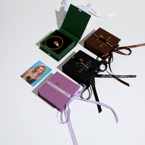 Caja de regalo de papel de gran venta, caja con detalles, joyería con logo personalizado, bolsa de terciopelo rosa, caja con tapa abatible para pendientes y pulseras - Product Image 6