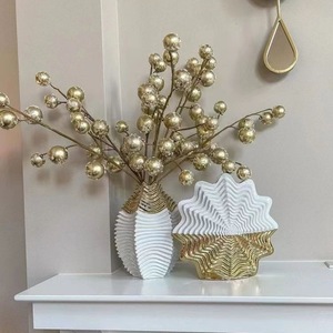 Jarrón Blanco y Dorado Exquisito Tipo Jengibre para Decoración del Hogar, Diseño de Jarra Único y Elegante - Product Image 1