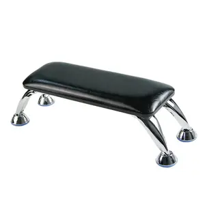 高級ブラックレザーマニキュアテーブルハンドレストピローネイルアート用の快適なクッションネイルサロンの持続可能な機能