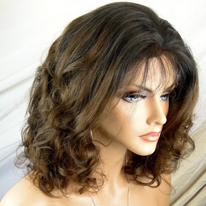 Venta al por mayor corto <span class=keywords><strong>ondulado</strong></span> <span class=keywords><strong>cabello</strong></span> humano virgen 150% de densidad Ombre dos tonos de color brasileño sin costuras pelucas delanteras de encaje - Product Image 1