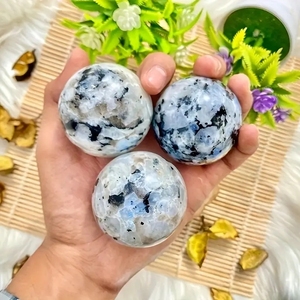 ลูกบอลมูนสโตนขายส่ง ลูกบอลคริสตัล แสงสะท้อนสวยงาม ลูกบอลมูนสโตนสีรุ้ง สำหรับเป็นของขวัญ - Product Image 2